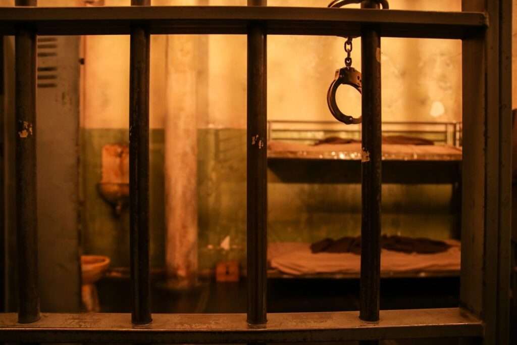 vivez une expérience immersive unique avec un escape game à marne-la-vallée ! résolvez des énigmes captivantes en équipe et relevez le défi. parfait pour sorties entre amis, familles ou team building.