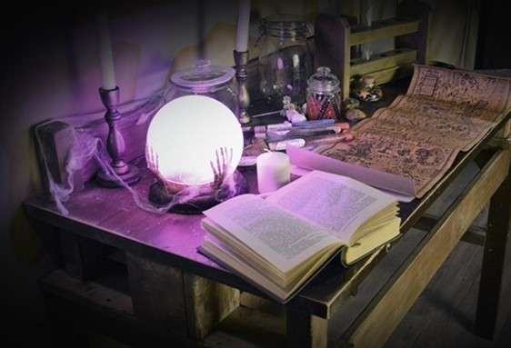 découvrez un escape game passionnant à paris 16 ! résolvez des énigmes captivantes en équipe dans un cadre immersif. parfait pour sortir entre amis, en famille ou pour un team building inoubliable dans le 16e arrondissement.