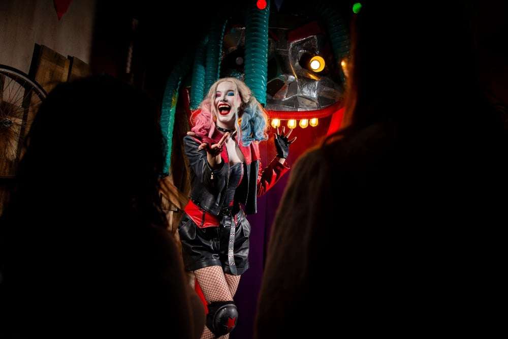 réservez un escape game à paris pour 8 joueurs ! découvrez des énigmes captivantes et vivez une aventure immersive en équipe. idéal pour groupe d’amis, team building ou anniversaires.