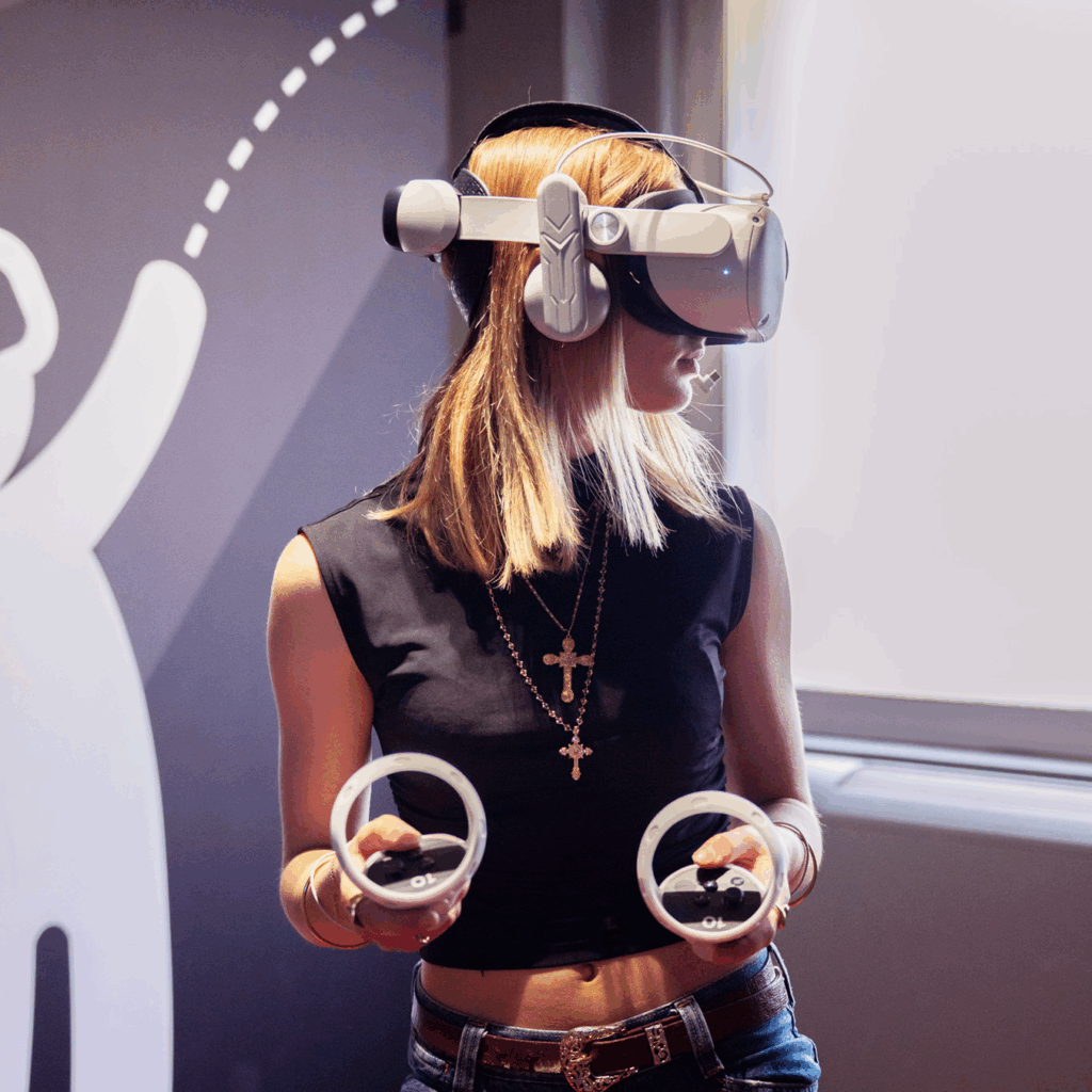 découvrez un escape game unique à paris conçu pour 8 joueurs ! partagez une aventure palpitante en équipe, résolvez des énigmes et vivez une expérience immersive idéale entre amis ou en famille.