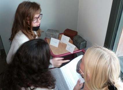 organisez un escape game d'anniversaire inoubliable à paris ! profitez d'aventures immersives, d'énigmes originales et d'un cadre festif pour célébrer cet événement spécial entre amis ou en famille.