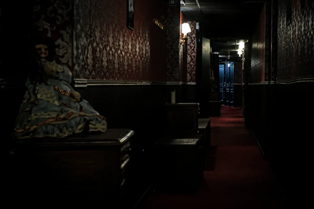 découvrez un escape game unique à brignais en 2025 : énigmes palpitantes, scénarios immersifs et défis pour tous les âges. réservez votre aventure dès maintenant !