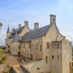 plongez dans l'aventure avec notre escape game à chinon ! résolvez des énigmes captivantes en équipe, découvrez des scénarios originaux et vivez une expérience inoubliable entre amis, en famille ou entre collègues.