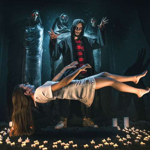 vivez une expérience unique à paris avec un escape game érotique : énigmes sensuelles, décors immersifs et complicité au rendez-vous pour pimenter votre soirée en couple ou entre amis.