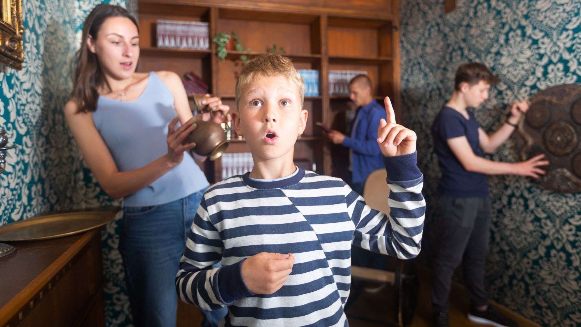 découvrez l'escape game à granville en 2025 : des énigmes captivantes, des scénarios immersifs et une aventure unique à vivre en famille ou entre amis. réservez votre session dès maintenant !