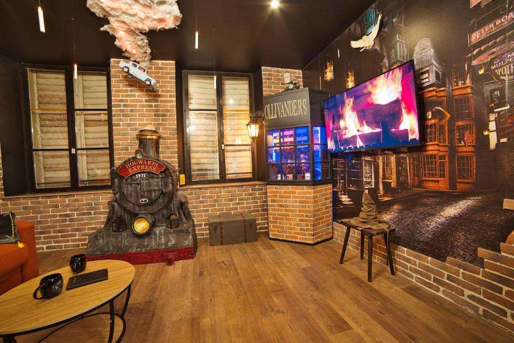 plongez dans l'univers magique d'harry potter avec un escape game à nantes ! résolvez des énigmes captivantes en équipe et vivez une aventure inoubliable inspirée du célèbre sorcier. réservez dès maintenant !