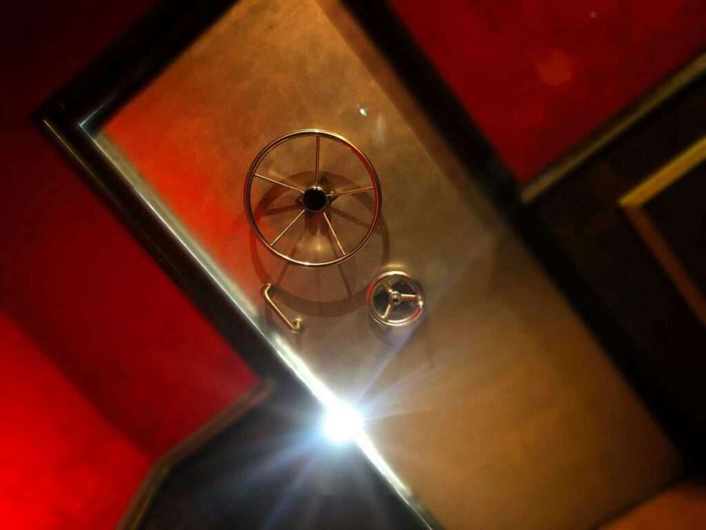 découvrez l'escape game à luxeuil-les-bains : énigmes captivantes, décors immersifs et aventures inédites vous attendent pour des moments inoubliables entre amis ou en famille !