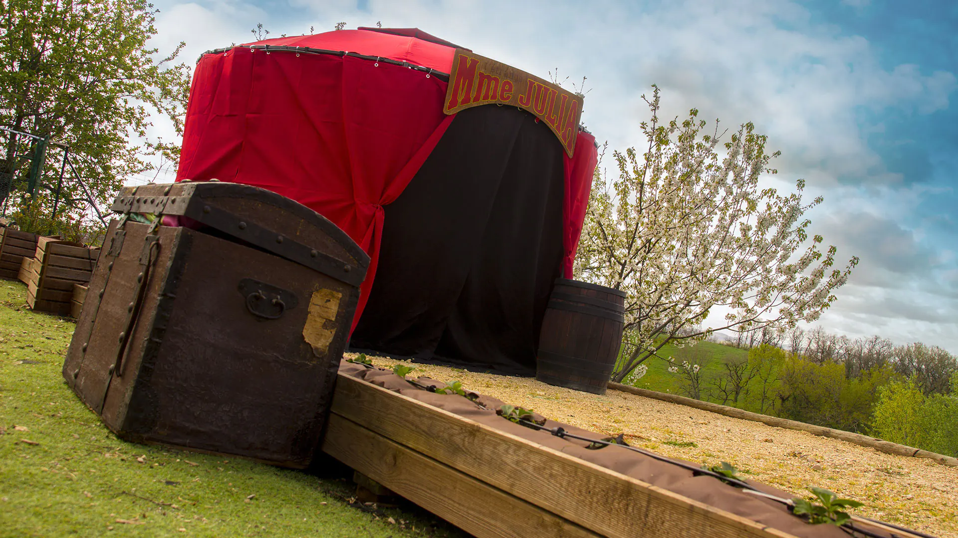 découvrez un escape game à montereau pour vivre une aventure immersive entre amis, en famille ou entre collègues. résolvez des énigmes captivantes et relevez le défi dans un décor unique. réservez dès maintenant votre expérience inoubliable !