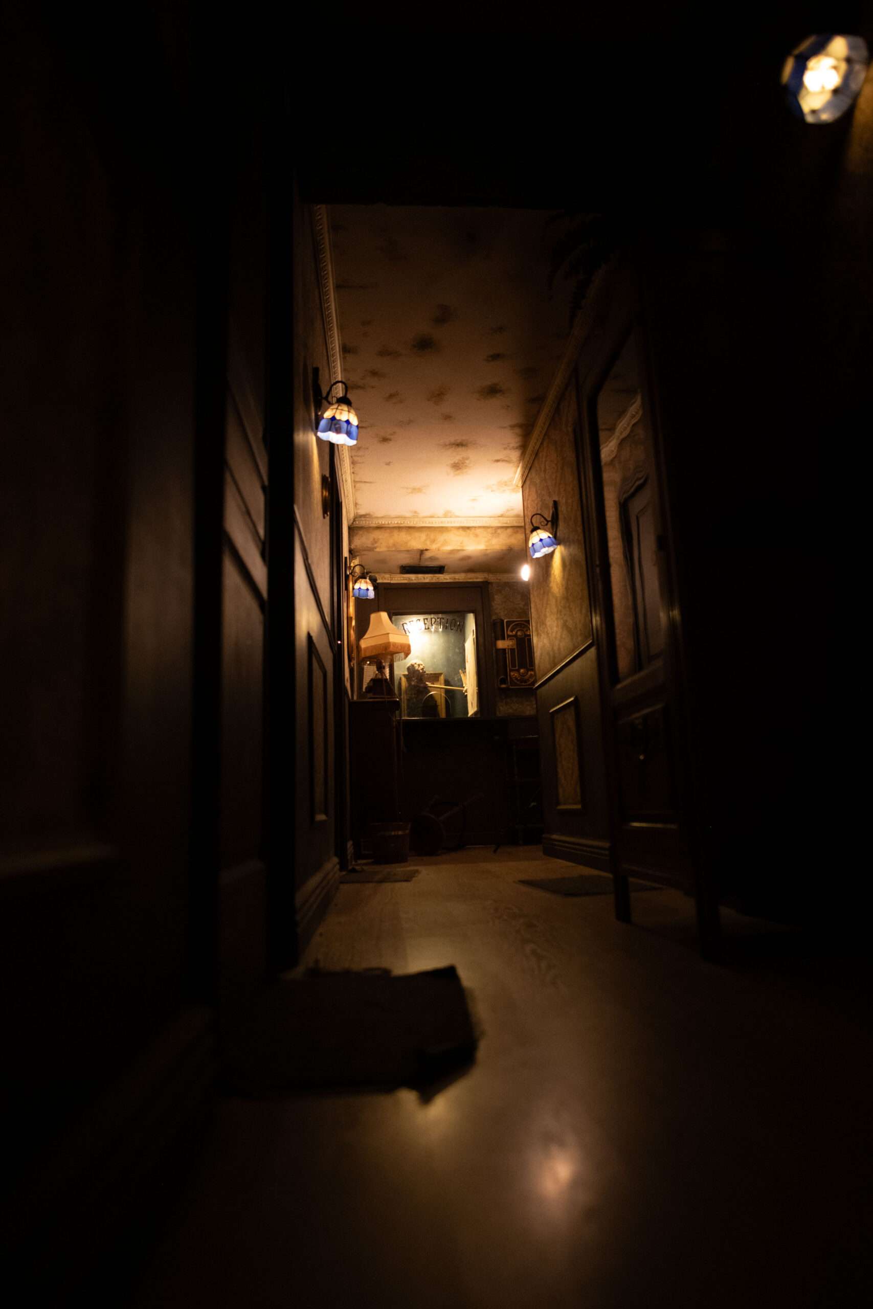 découvrez un escape game passionnant à ollioules ! plongez dans des énigmes captivantes, travaillez en équipe et vivez une expérience immersive pour tous, entre amis, famille ou collègues. réservez votre aventure dès maintenant !