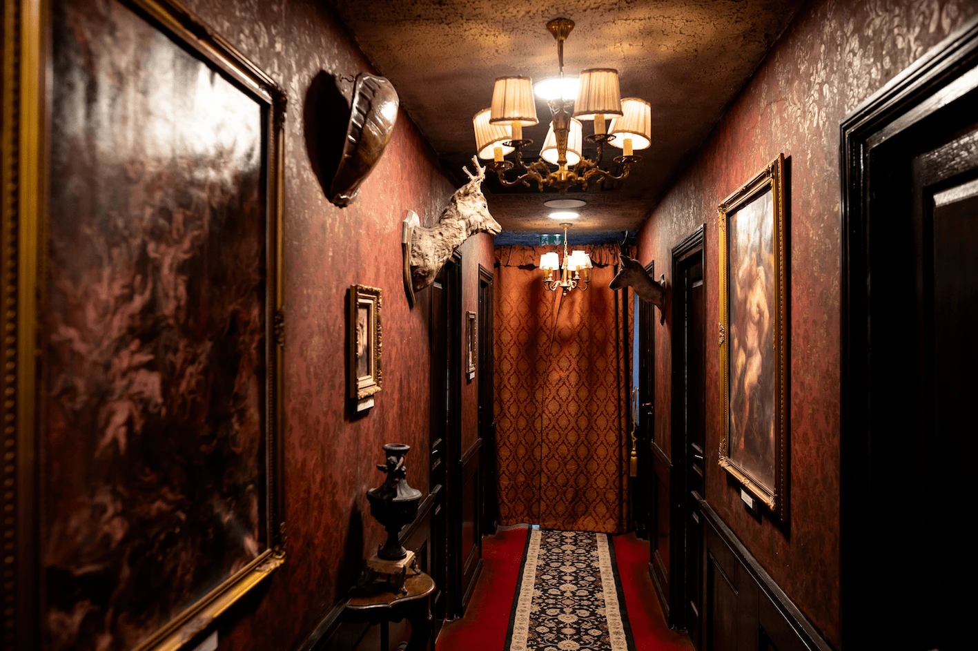 vivez une aventure immersive avec un escape game à paris ! décodez des énigmes, résolvez des mystères et partagez un moment inoubliable entre amis ou en famille au cœur de la capitale.