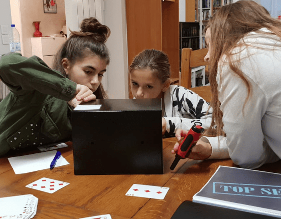 découvrez un escape game passionnant près de chez vous ! vivez une aventure immersive en équipe, résolvez des énigmes et relevez le défi pour vous échapper à temps. réservez dès maintenant votre expérience unique à deux pas de chez vous.