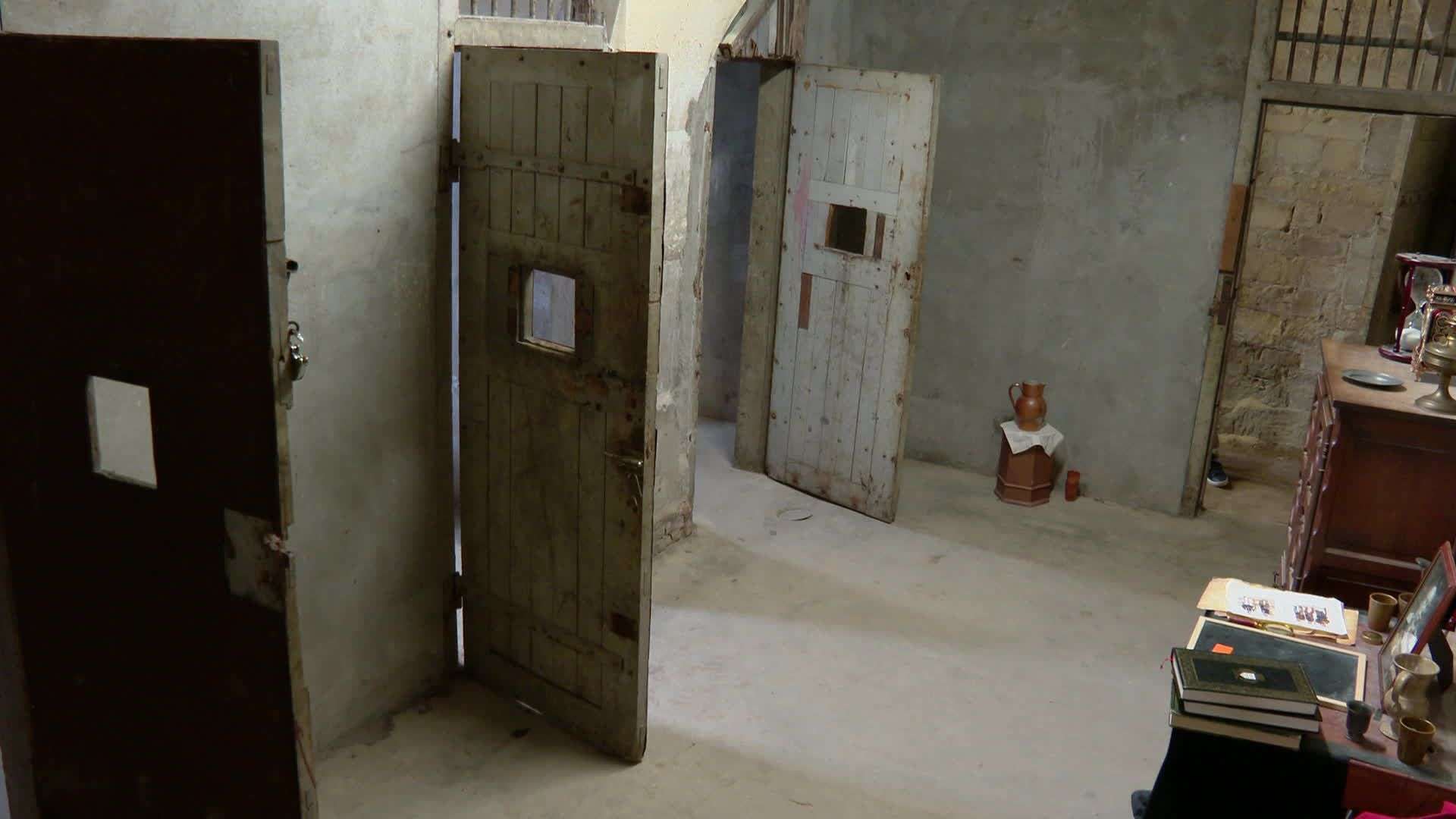 découvrez un escape game captivant à saint-dizier : énigmes originales, aventures immersives et défis à relever en équipe. idéal pour sortir entre amis, en famille ou entre collègues, vivez une expérience unique et ludique au cœur de saint-dizier !