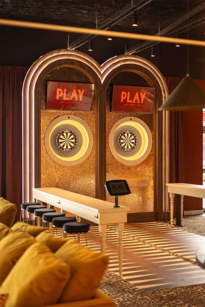 découvrez un escape game unique à vern-sur-seiche : énigmes captivantes, ambiance immersive et aventure entre amis, en famille ou collègues. réservez votre session et relevez le défi !