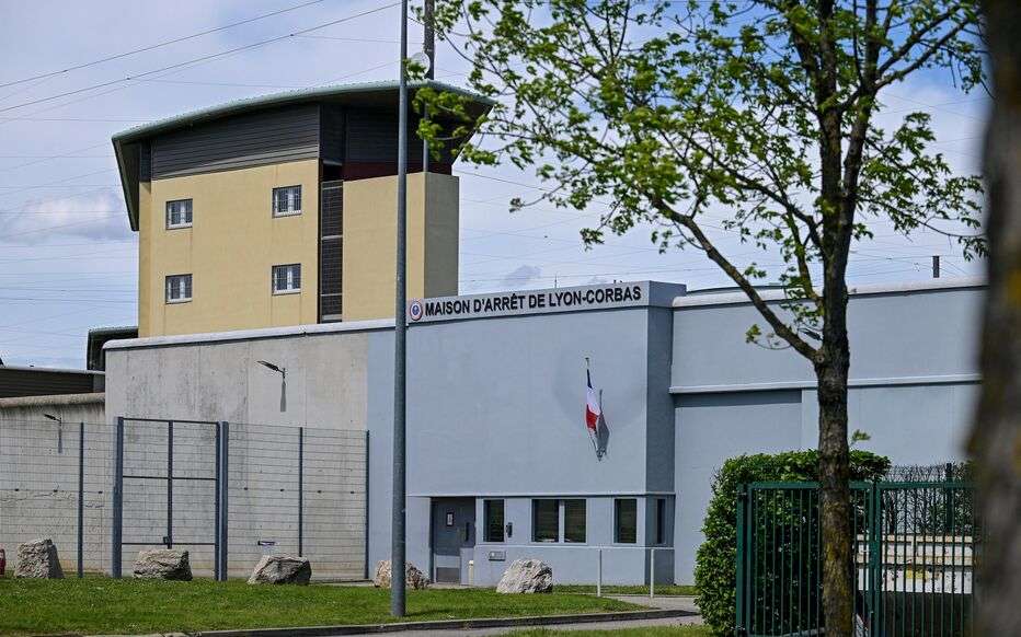 découvrez tout sur l’évasion spectaculaire d’une prison à paris en 2025 : faits, enquête, réactions et conséquences. analyse complète de l’événement qui a marqué la capitale.