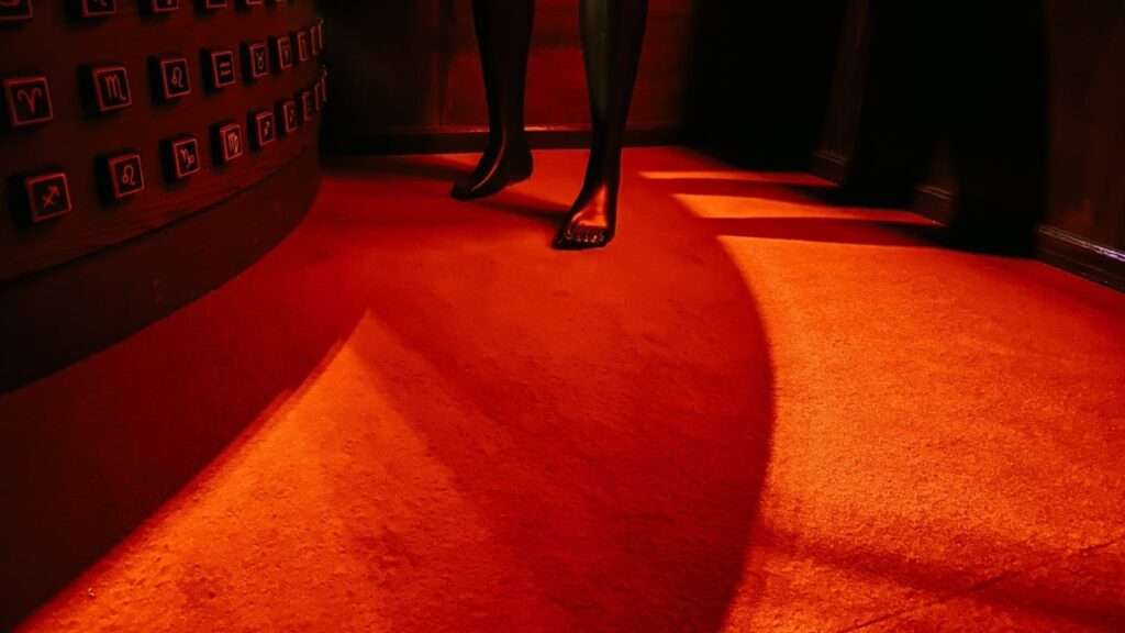 découvrez notre sélection des meilleures salles d'escape game à genève pour 2025 : des énigmes captivantes, des décors immersifs et des aventures inédites à partager entre amis ou en famille !